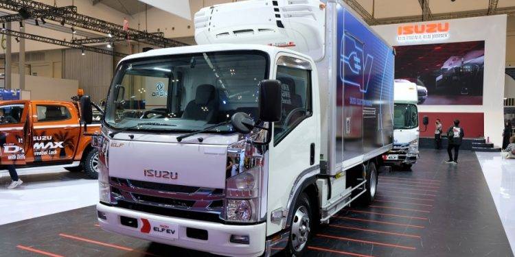 Bawa Truk Listrik Di Giias Isuzu Mulai Kaji Kebutuhan Konsumen Di