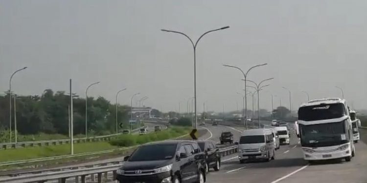 Sistem Satu Arah Diberlakukan Bus Akap Diizinkan Lawan Arus Di Tol