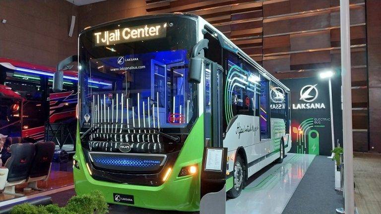 Digunakan Untuk Transjakarta Bakrie And Brothers Serahkan Bus