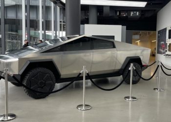 2023 Tesla akan Luncurkan Cybertruck, Semi dan Roadster