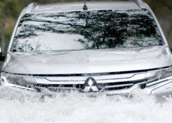 5 Langkah Tepat Yang Harus Dilakukan Pada Mobil Usai Terabas Banjir Rob