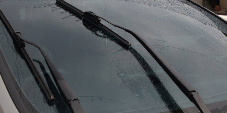 Agar Kaca Mobil Tetap Bersih dan Bening, Begini Cara Merawat dan Membersihkan