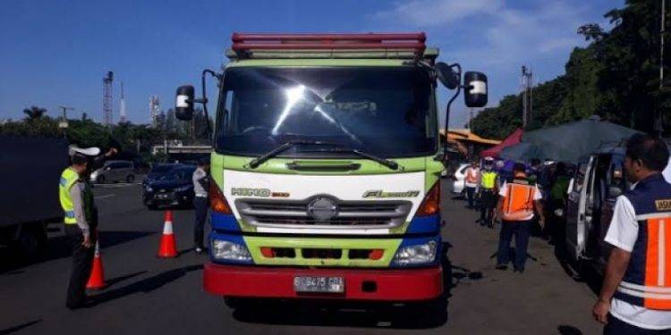 Alasan Truk Masih Dilarang Melintas di Tol Hingga Rabu Besok