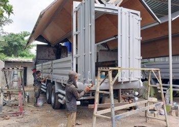 Alur Pengerjaan Truk di Karoseri, Mulai dari Sasis Hingga Miliki Bak