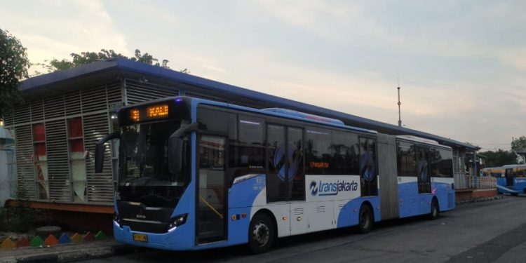 Asyik, Halte Transjakarta Kini Disediakan Wifi Berkecepatan Tinggi