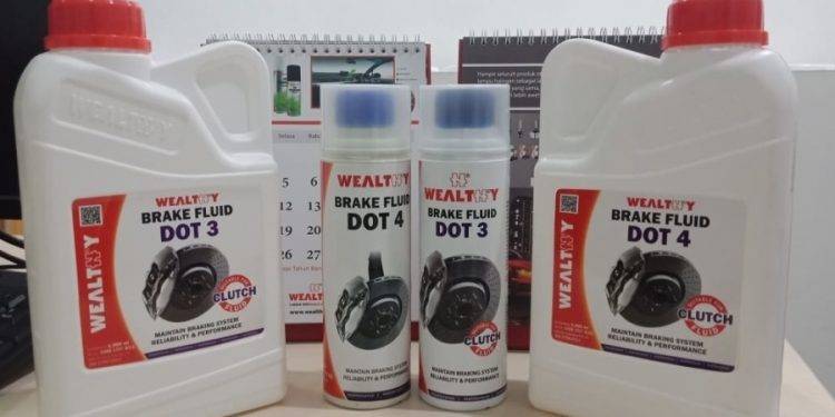 Awas, Tak Boleh Sembarang Ganti Minyak Rem, Pilih yang Benar