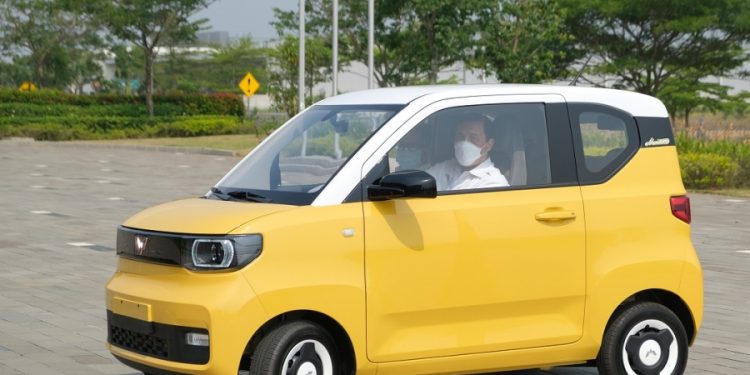 Beberapa Menteri Kunjungi Pabrik Wuling, Dukung Ekosistem Kendaraan Listrik di Indonesia