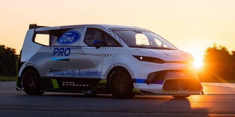 Berbasis E-Transit Custom, Ford Pro Electric SuperVan Punya Tenaga 1.972 dk