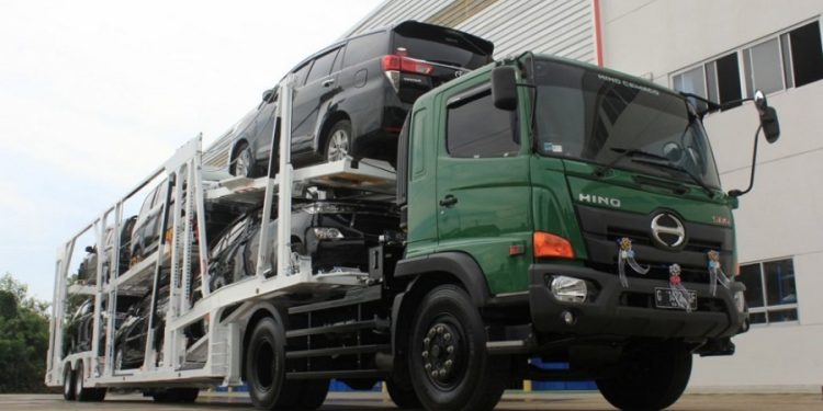 Bupati Tegal Lepas Ekspor Perdana Produk Karoseri Car Carrier ke Jepang