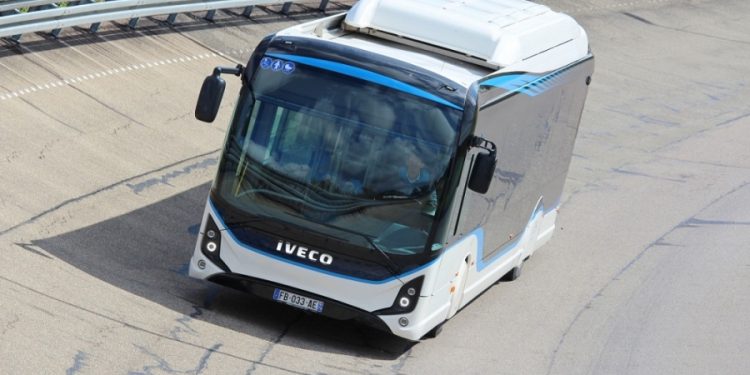 Bus Baru Iveco Bakal Gunakan Sistem Sel Bahan Bakar Hidrogen Milik Hyundai 