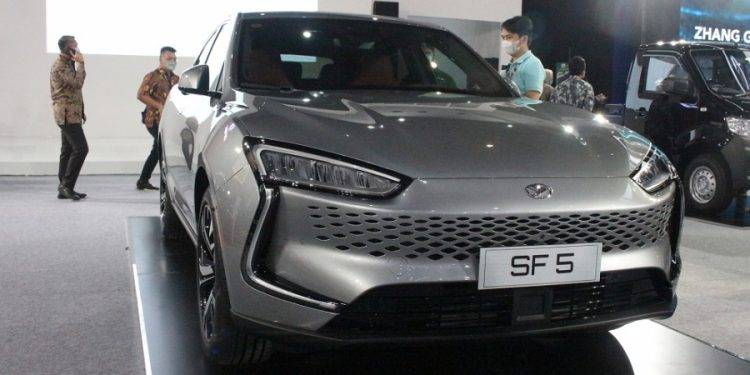 Canggih dan Ramah Lingkungan, DFSK Seres SF5 Tampil Perdana di IIMS 2022