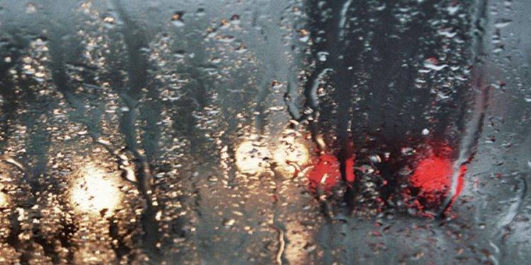 Cara Merawat Bodi Mobil Agar Tetap Kinclong Saat Musim Hujan