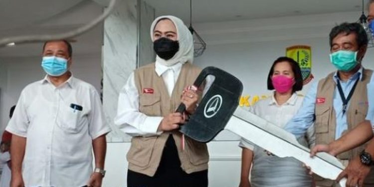Daihatsu Sumbangkan Satu Unit Mobil Klinik ke Pemkab Karawang