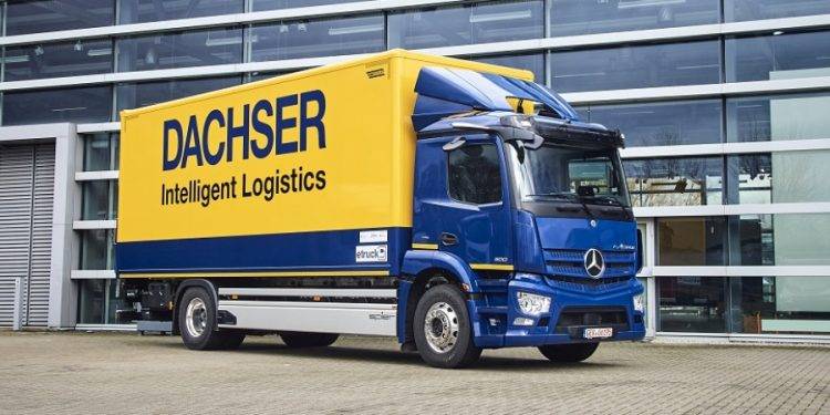 Daimler Serahkan Seri Produksi Pertama Truk Listrik eActros 300 Kepada Dascher