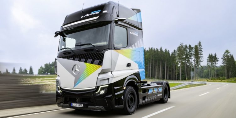 Daimler Terima Pesanan 50 Unit Mercedes-Benz eActros LongHaul, Siap Dikirim Pada 2024