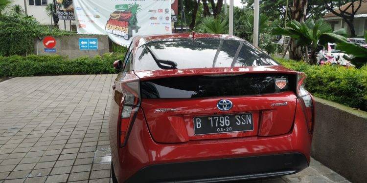 Di Jamnas ke-6, Member AXIC Eksplorasi 2 Mobil Hybrid Toyota