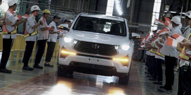 Dirakit Lokal, All New Toyota Innova Zenix Siap Di Ekspor