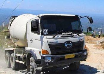 Duel Truk Super Mixer Fuso FJ 2528 vs Hino Ranger FM 285 JM, Siapa Lebih Tangguh?
