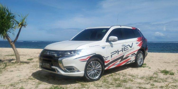 Enaknya Punya Mitsubishi Outlander PHEV, Mudah Dirawat dan Bisa Dijadikan Genset