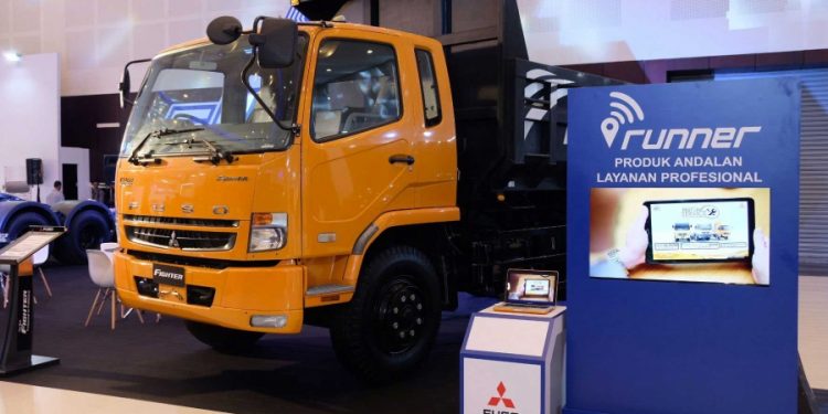 Fuso Ajak Pengunjung GIIAS Surabaya Jajal Runner Telematics