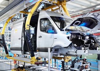 Gandeng Rivian, Mercedes-Benz Percepat Produksi Van Listrik