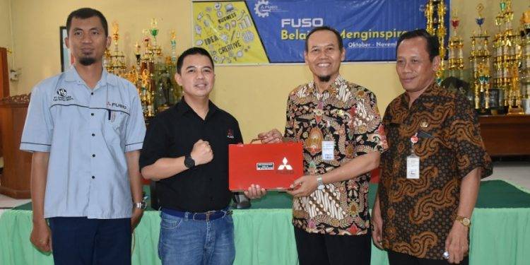 Gelar ‘Fuso Belajar dan Menginspirasi’ di Malang, KTB Donasikan Colt Diesel