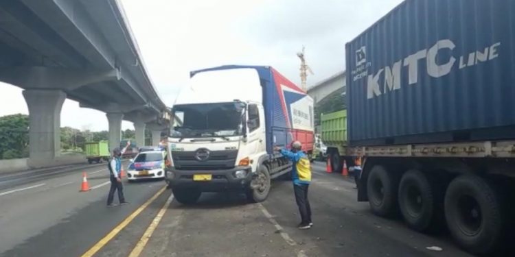 Genangan Air Masih Hambat Perjalanan, Jasa Marga Lakukan Rekayasa Jalur
