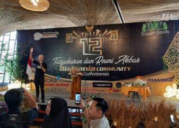 Gubernur Ganjar ‘Nimbrung’ Bareng Pecinta Bus di HUT BMC ke-12