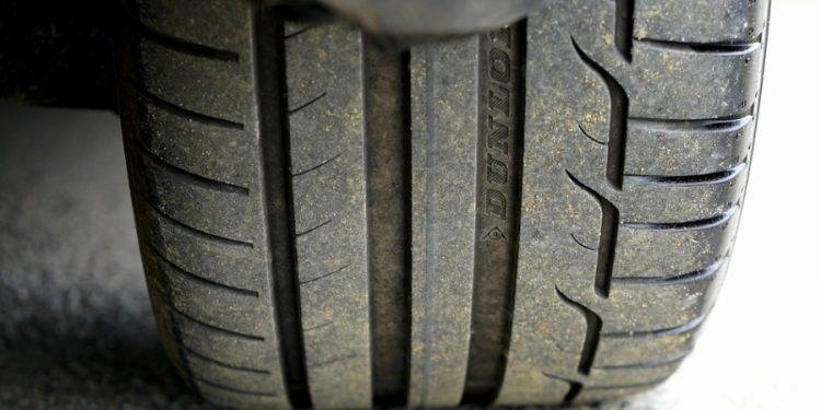 Hadapi Musim Hujan, Simak Tips Dari Dunlop Atasi Ban Selip pada Mobil di Perjalanan