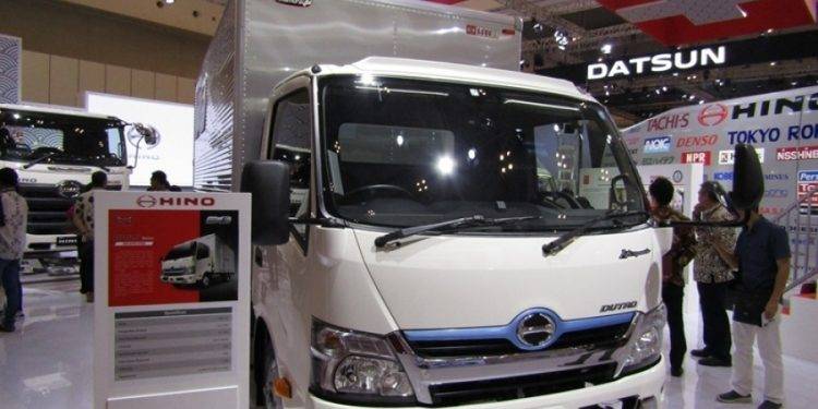 Hino Jamin Truk Bermesin Euro2 dan Euro4 Sanggup Tenggak B30