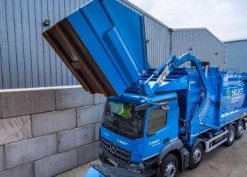 Ini Alasan Mercedes-Benz Arocs 8×2 Jadi Pilihan Perusahaan Pengelola Limbah