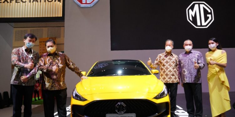 Ini yang Membuat Menteri Airlangga Hartananto Terpukau di Booth MG