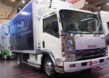 Isuzu Bawa Elf Elektrik di GIIAS 2022, Komitmen Menuju Netral Karbon pada 2060