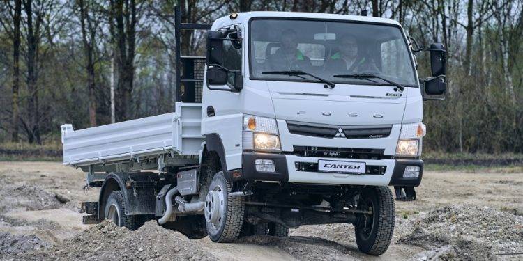 Jadi Kendaraan Komersial Terfavorit, Fuso Canter Resmi Di Rakit Lokal Di Arab Saudi