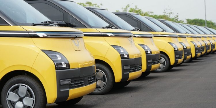 Jadi Pelanggan Fleet Pertamanya, Pengusaha Jusuf Hamka Borong 35 Unit Wuling Air ev