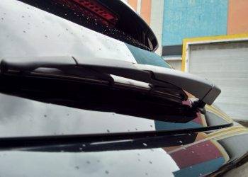 Jaga Visibilitas Berkendara, Pilih Wiper Kaca Belakang Mobil yang Berteknologi Hydrofobic 