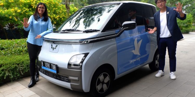 Jalin Kolaborasi, Mobil Listrik Wuling Air ev Jadi Hadiah Utama Gebyar Traveloka
