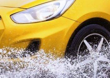 Jangan Panik, Coba Ikuti Tahapan Ini Jika Kendaraan Alami Aquaplaning
