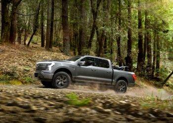 Joe Biden Terpukau Saat Memacu Pikap Listrik Ford F-150