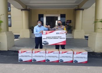 Kampanyekan 3M, DFSK Berikan 10 Ribu Masker ke Polsek Serang Banten