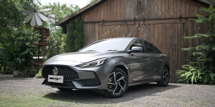 Keliling Surabaya Naik MG 5 GT, Fitur Canggihnya Bikin Anti-Boring