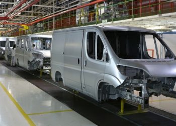 Kendala Pasokan Mesin, Stellantis Stop Sementara Produksi Van di Italia