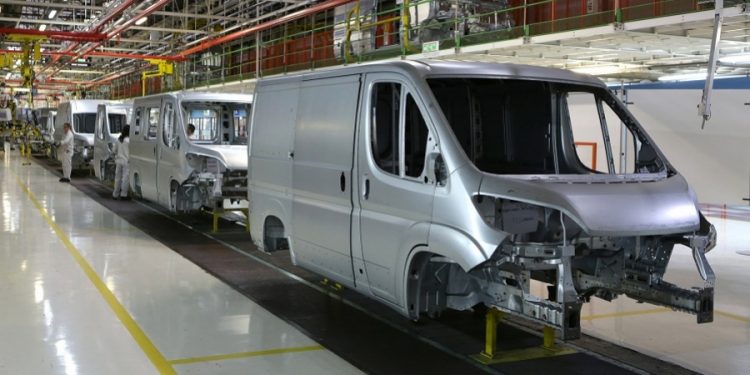 Kendala Pasokan Mesin, Stellantis Stop Sementara Produksi Van di Italia