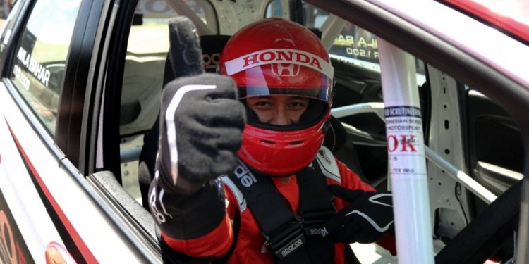 Kendarai Honda Jazz, Bapak-Anak Jadi Juara Satu di ITCR