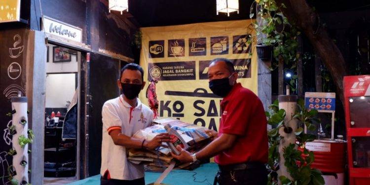 Keren! Pertamina Lubricants Luncurkan Program Tukar Oli dengan Sampah di Gresik