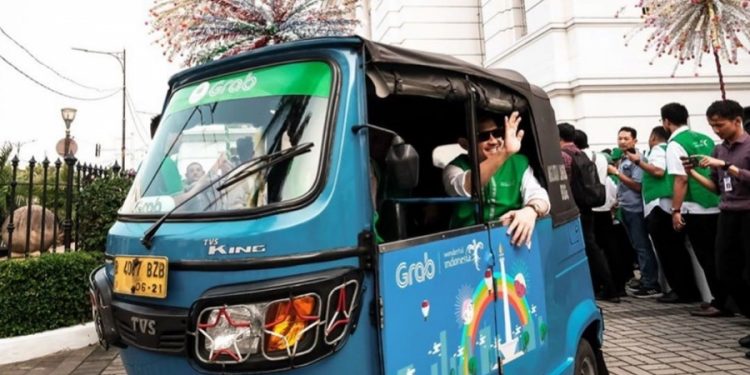 Kini, Naik Bajaj Bisa Lewat Aplikasi Grab