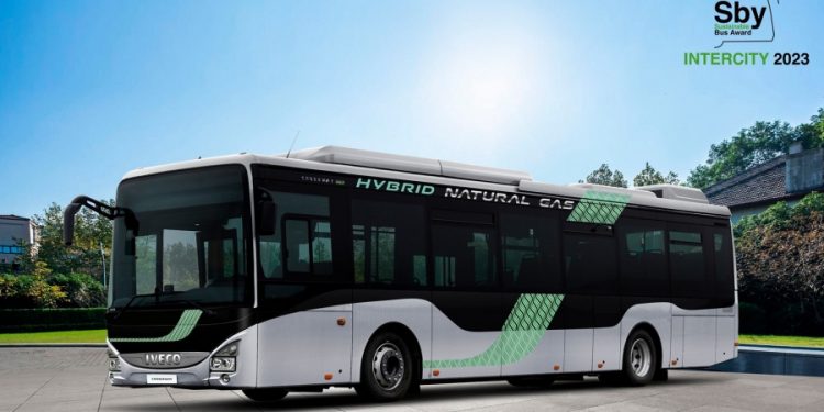 Kurangi Emisi Sampai 84 Persen, Iveco Raih Penghargaan ‘Sustainable Bus of the Year 2023’