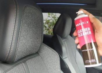 Lagi di Rumah, Luangkan Waktu Bersihkan Jok Mobil Sendiri Yuk