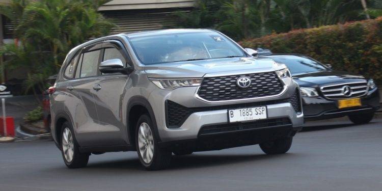 Lebih Irit 50 Persen, Ini Alasan Toyota Tinggalkan Mesin Diesel Pada Innova Zenix