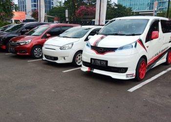 Lima Mobil dengan Branding Wealthy Ramaikan Baksos Donor Darah Silverian